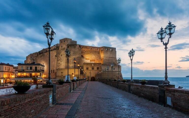 Vesuvius Suite - Elegante appartamento in centro Nápoles Exterior foto